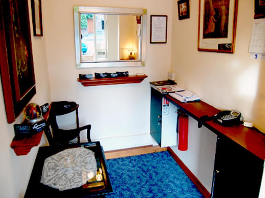 קינגסטון אפון תמז St. George'S Lodge מראה חיצוני תמונה
